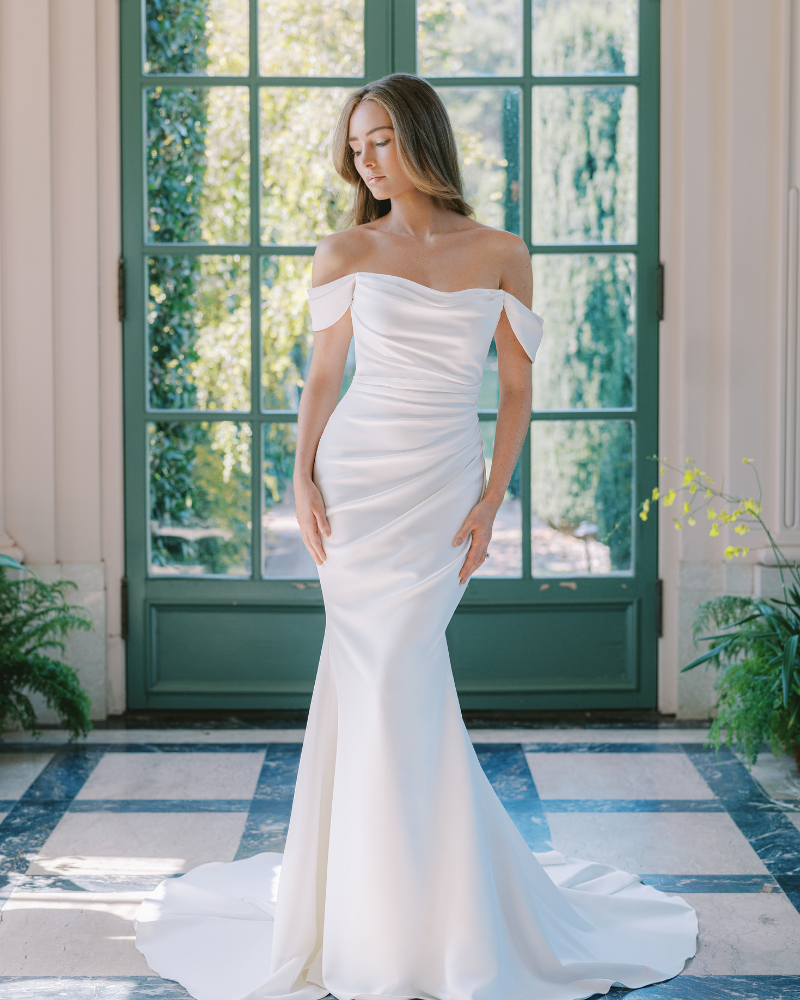 Trumpet bridal gown with a structured corset and a sweetheart neckline